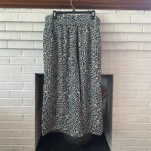 Jessica Simpson cropped float pants